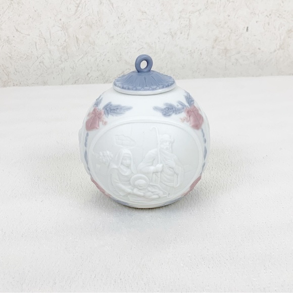 Vintage Lladro 1991 Porcelain Christmas Ball Ornament Handmade Spain New In Box - Picture 2 of 8